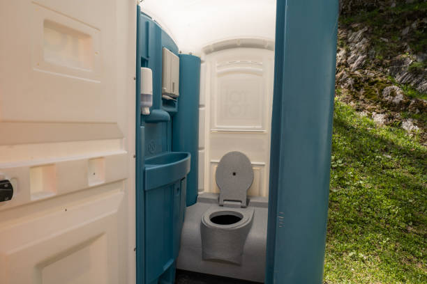 Porta potty delivery and setup in North Catasauqua, PA